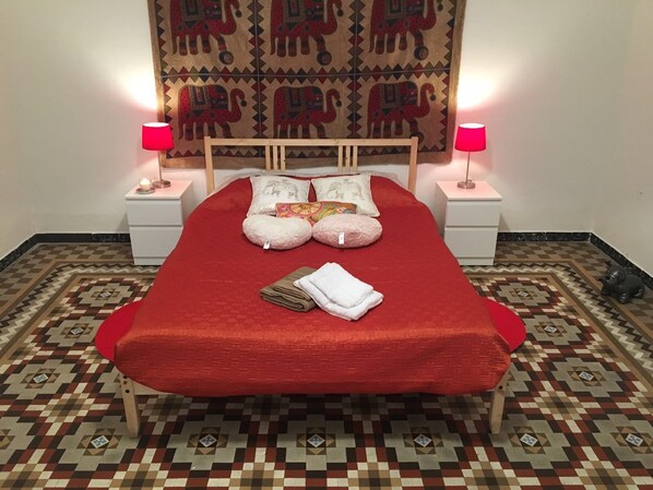 Free WiFi, bed sheets - Happy @ Barcelona - Hostel (Barcelona)