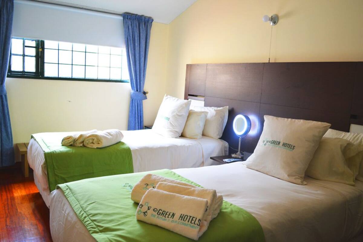 Twin Room, 2 Twin Beds, Private Bathroom | Living area | Flat-screen TV