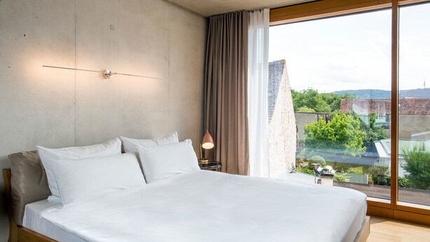 In-room safe, blackout drapes, WiFi (free), bed sheets - Hotel & Restaurant Krone (Weil am Rhein)
