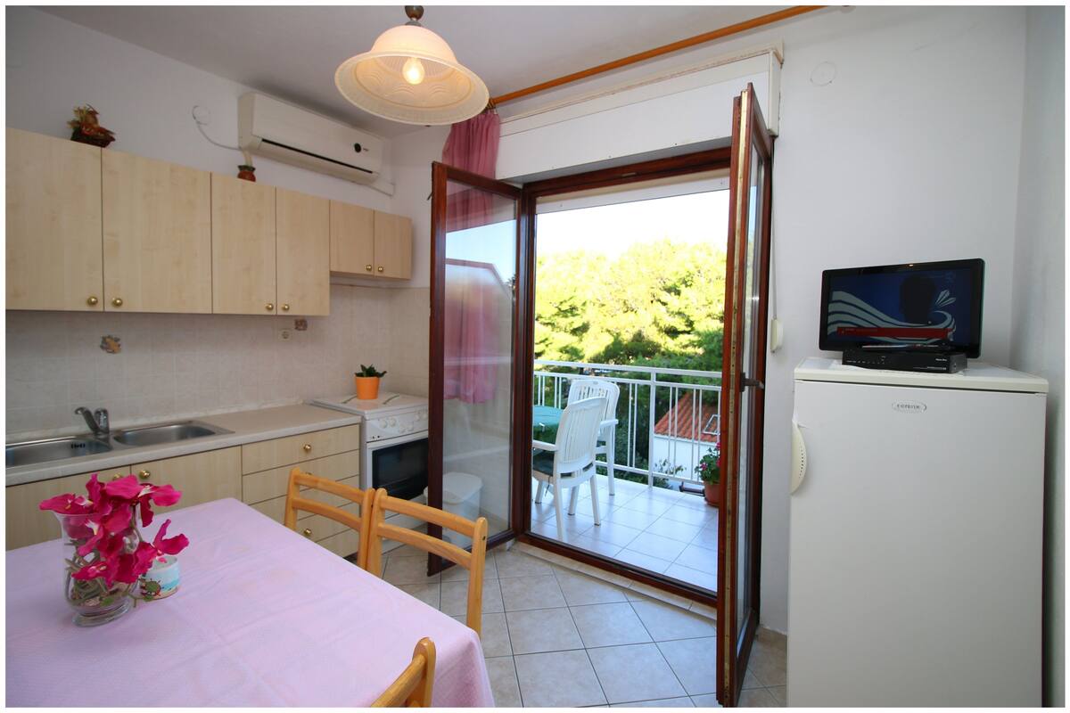Apartment, Balcony | Shared kitchen