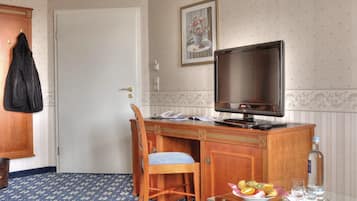 Classic-Doppelzimmer, eingeschrÀnkter Seeblick | Schreibtisch, kostenloses WLAN