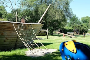 Children’s play area – outdoor