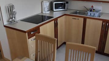 Apartment, 1 Bedroom | In-room dining