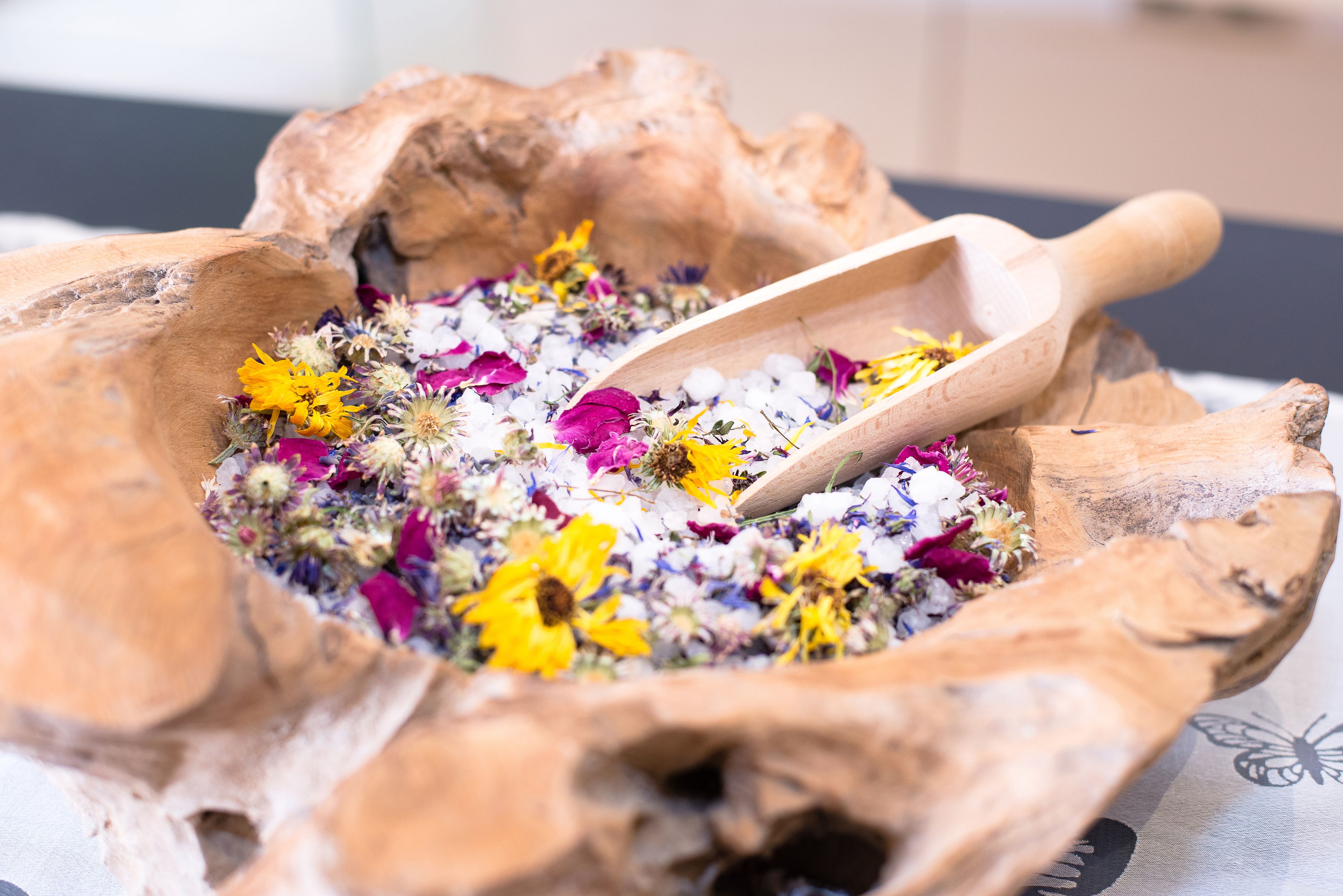 hot stone massages, 3 treatment rooms, massages