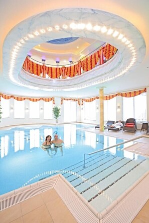 Indoor pool - Wellness Privathotel Post AN DER Therme (Badenweiler)
