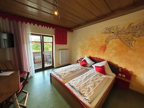 Double Room | Desk, laptop workspace, free WiFi, bed sheets - Landhotel Waldesruh (Furth im Wald)