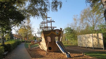 Children’s play area – outdoor