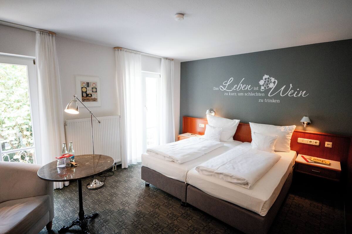 Comfort Plus - Doppelzimmer, 2 Einzelbetten, Nichtraucher | Hypo-allergenic bedding available, desk, laptop workspace