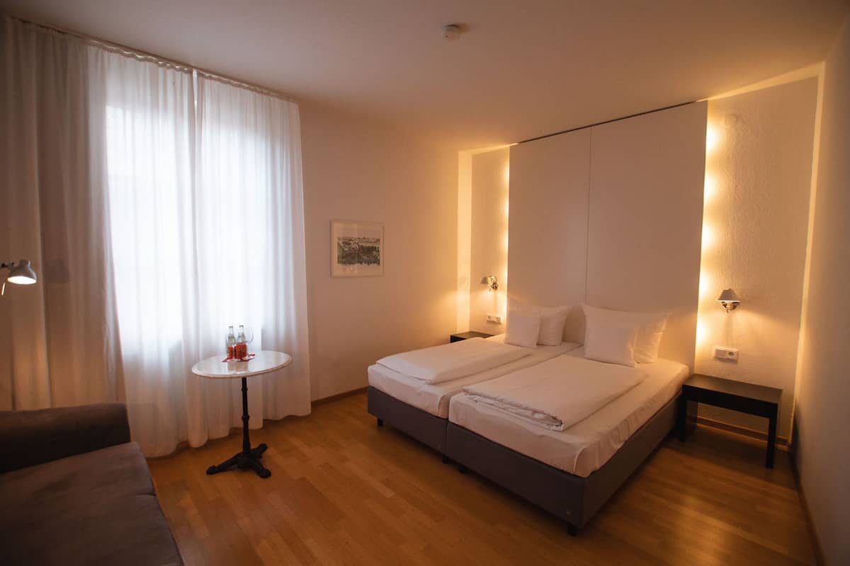 Comfort Double Room, 2 Twin Beds, Non Smoking | Hypo-allergenic bedding available, desk, laptop workspace