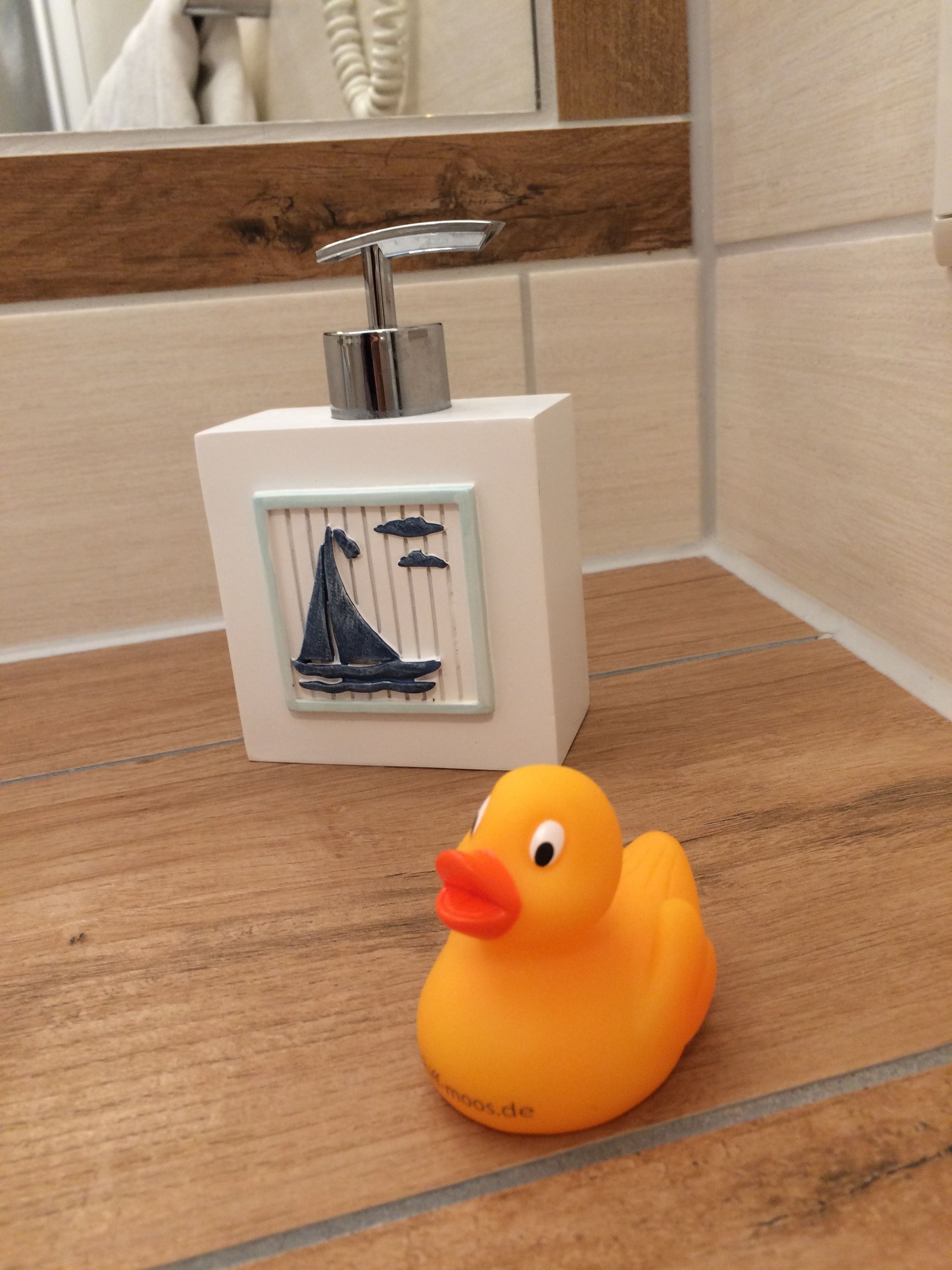 single room | bathroom | towels