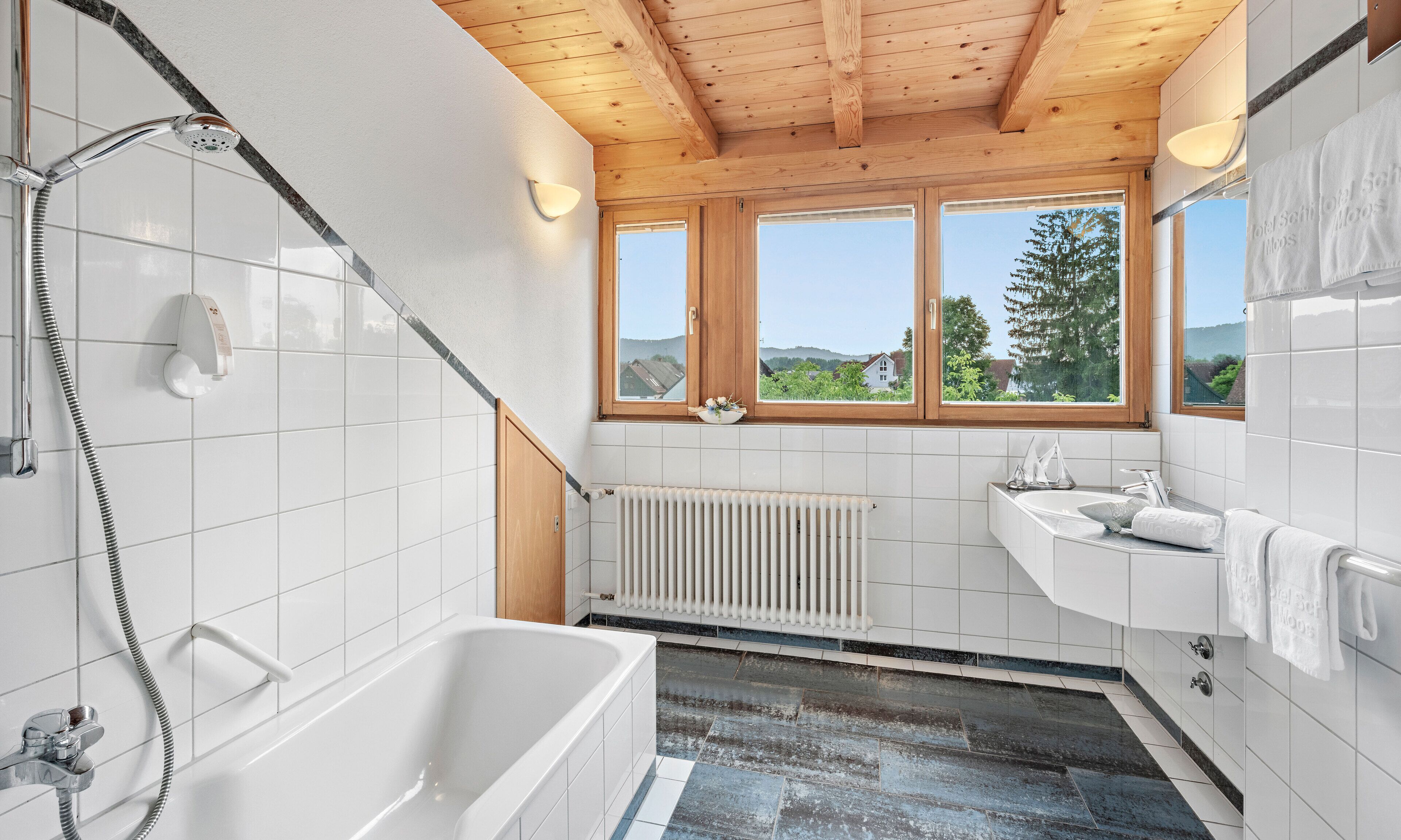 family apartment | bathroom | towels