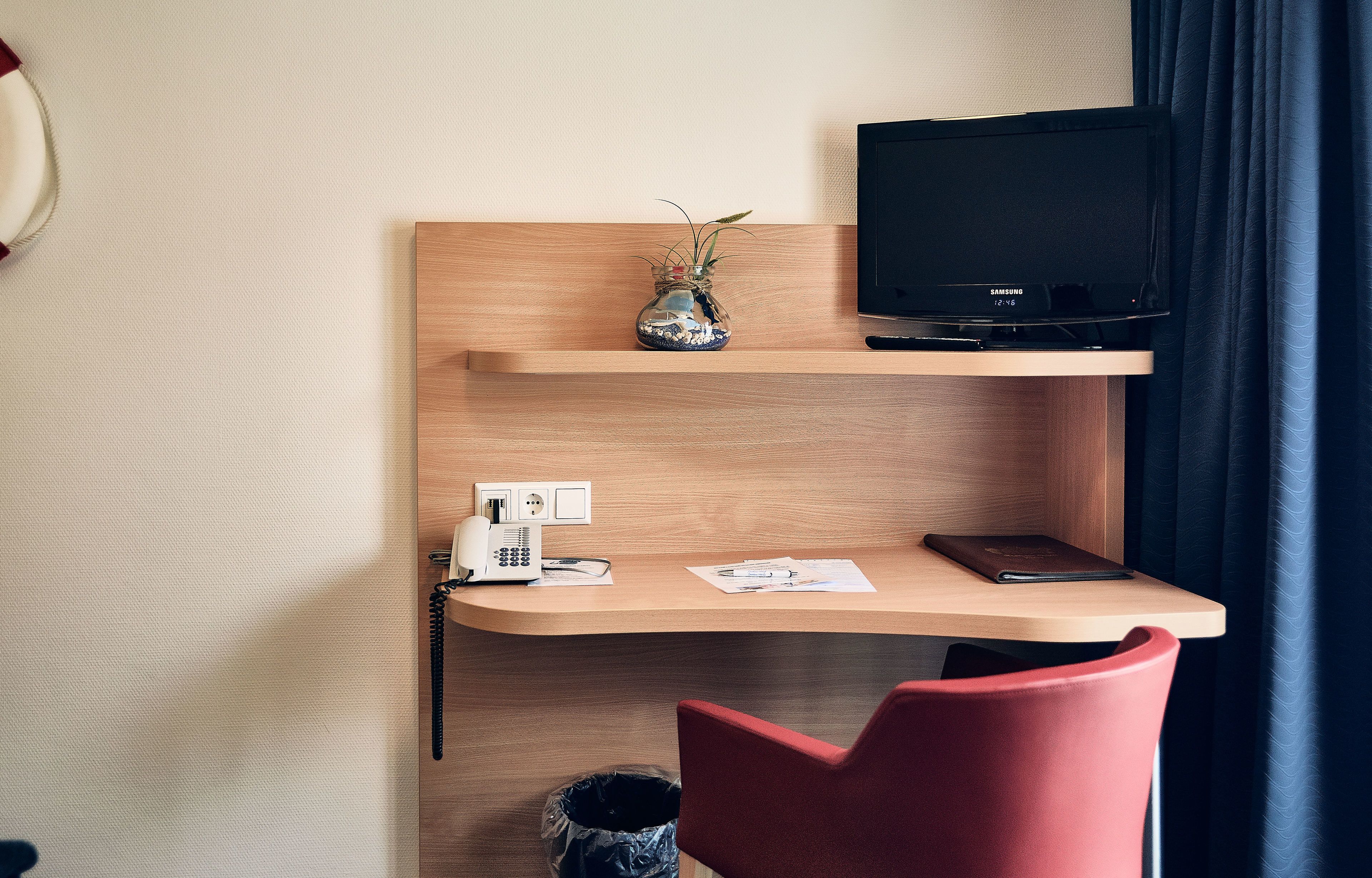 1 bedroom, desk, soundproofing, free wifi