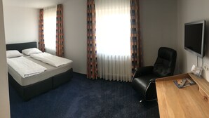 Standard Double Room, Non Smoking - Ott's Leopoldshoehe (Weil am Rhein)