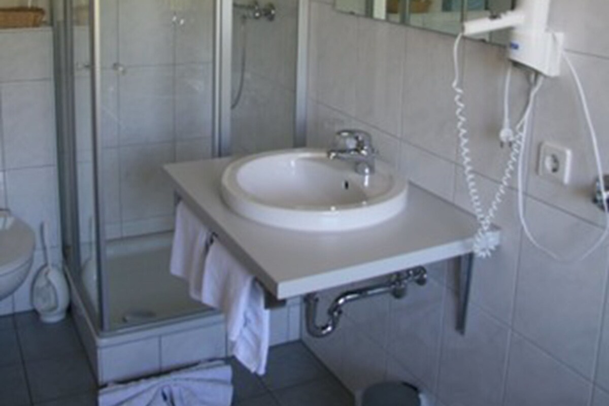 Shower, towels