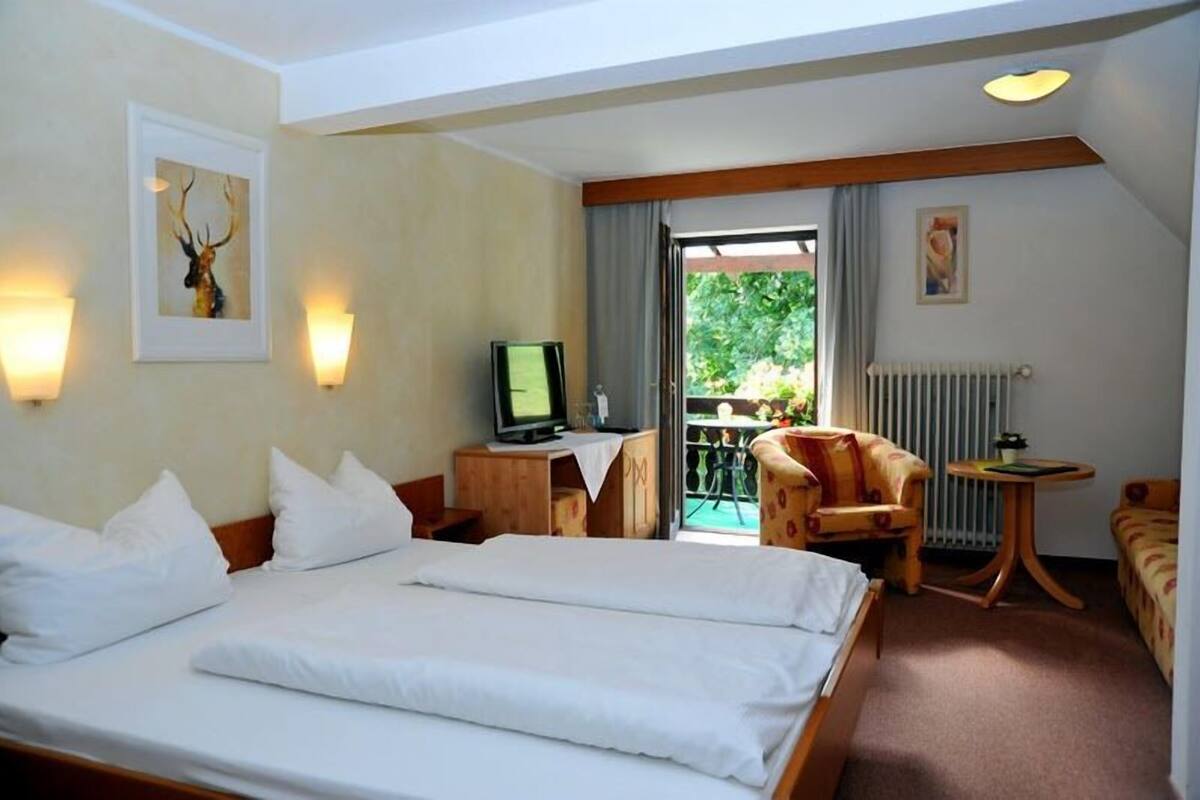 Double Room | In-room safe, blackout drapes, free cribs/infant beds, free WiFi