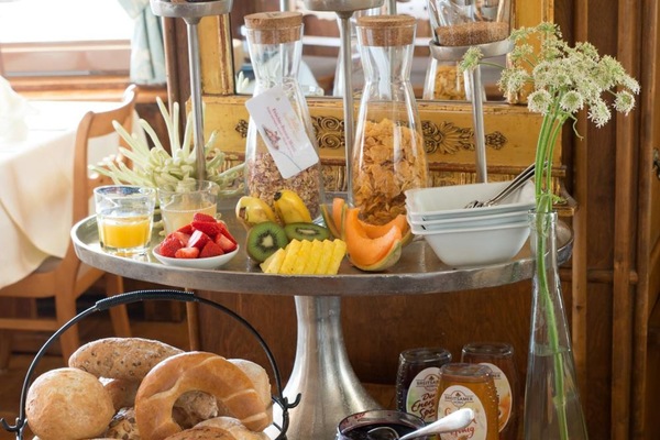 Se ofrece un desayuno bufé (10 EUR por persona)