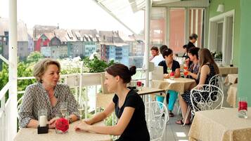 Breakfast, lunch, dinner served; Regional cuisine, alfresco dining