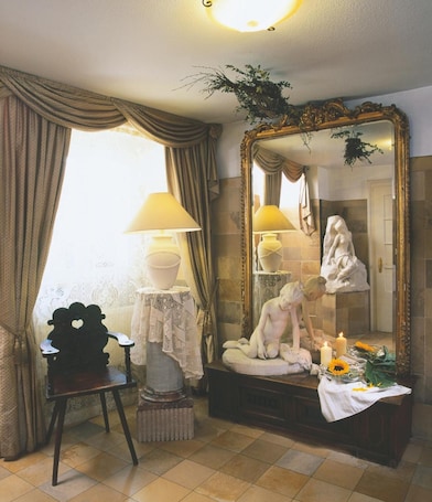 1 bedroom, hypo-allergenic bedding, blackout drapes, iron/ironing board