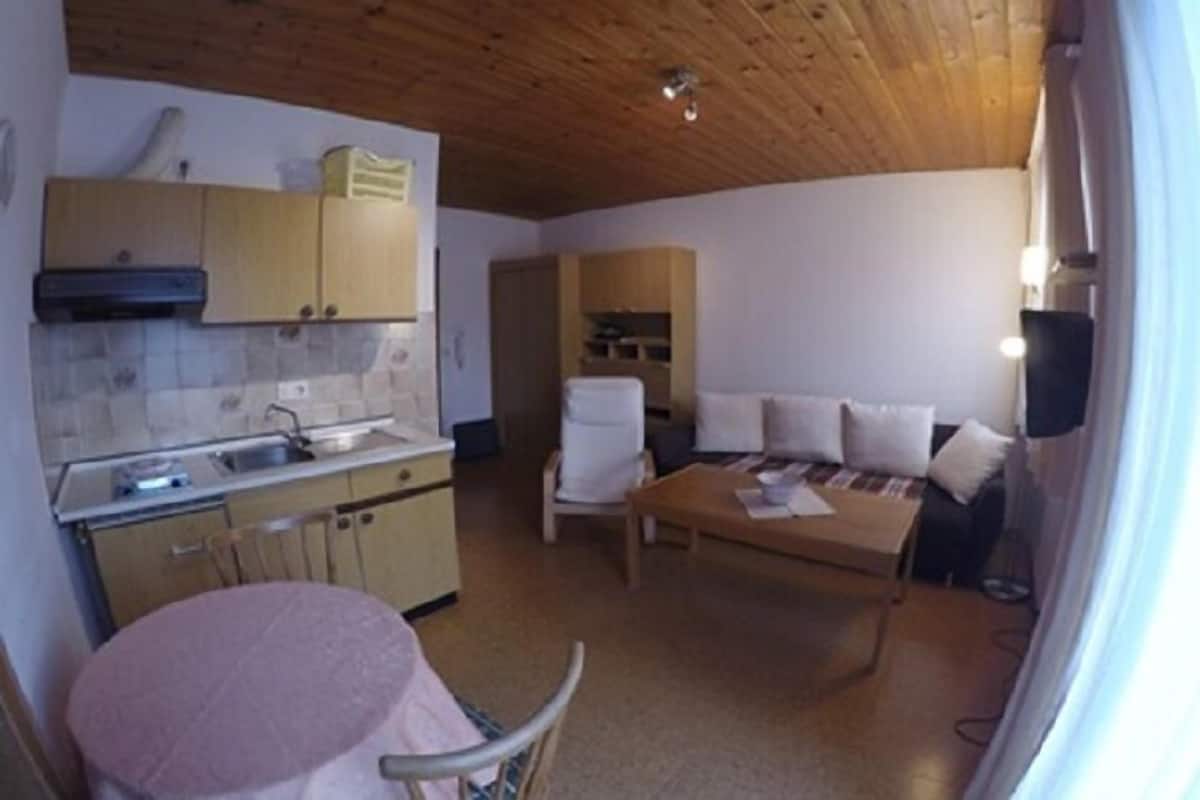 Apartment, 1 Schlafzimmer (Schellenberg) | Eigene Kochnische | Kühlschrank