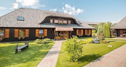 Aparjods Hotel and Restaurant