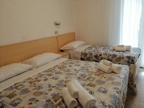 In-room safe, desk, free WiFi, bed sheets - Hotel Alba (Livigno)