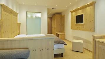 In-room safe, desk, free WiFi, bed sheets
