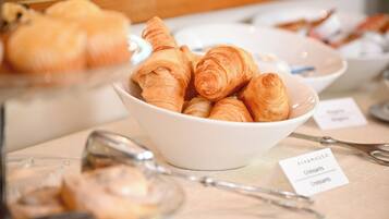 Desayuno buffet todos los días (con cargo)