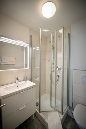 Hair dryer, towels - Hotel Mainblick (Marktheidenfeld)