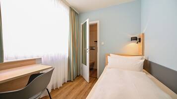 Individually furnished, desk, free WiFi, bed sheets