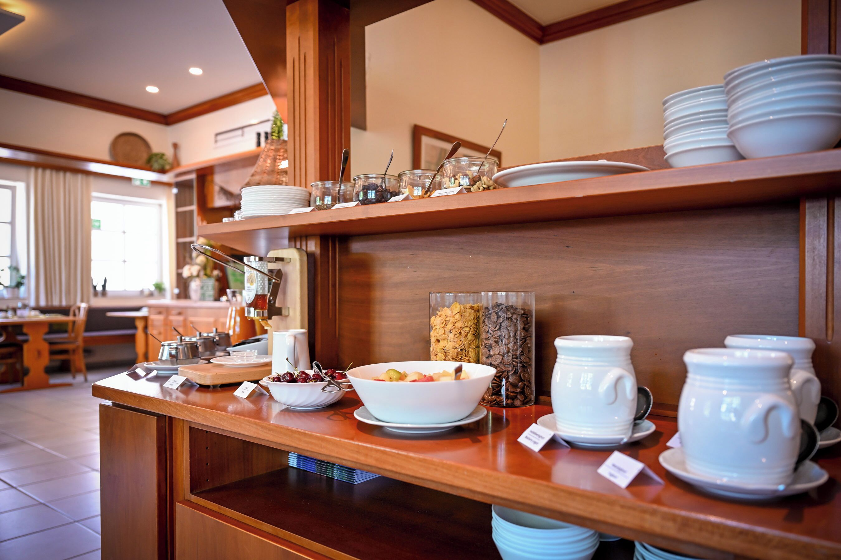 每日供应自助式早餐（每人 EUR 12.00）