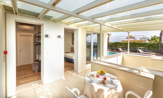 In-room safe, free WiFi, bed sheets