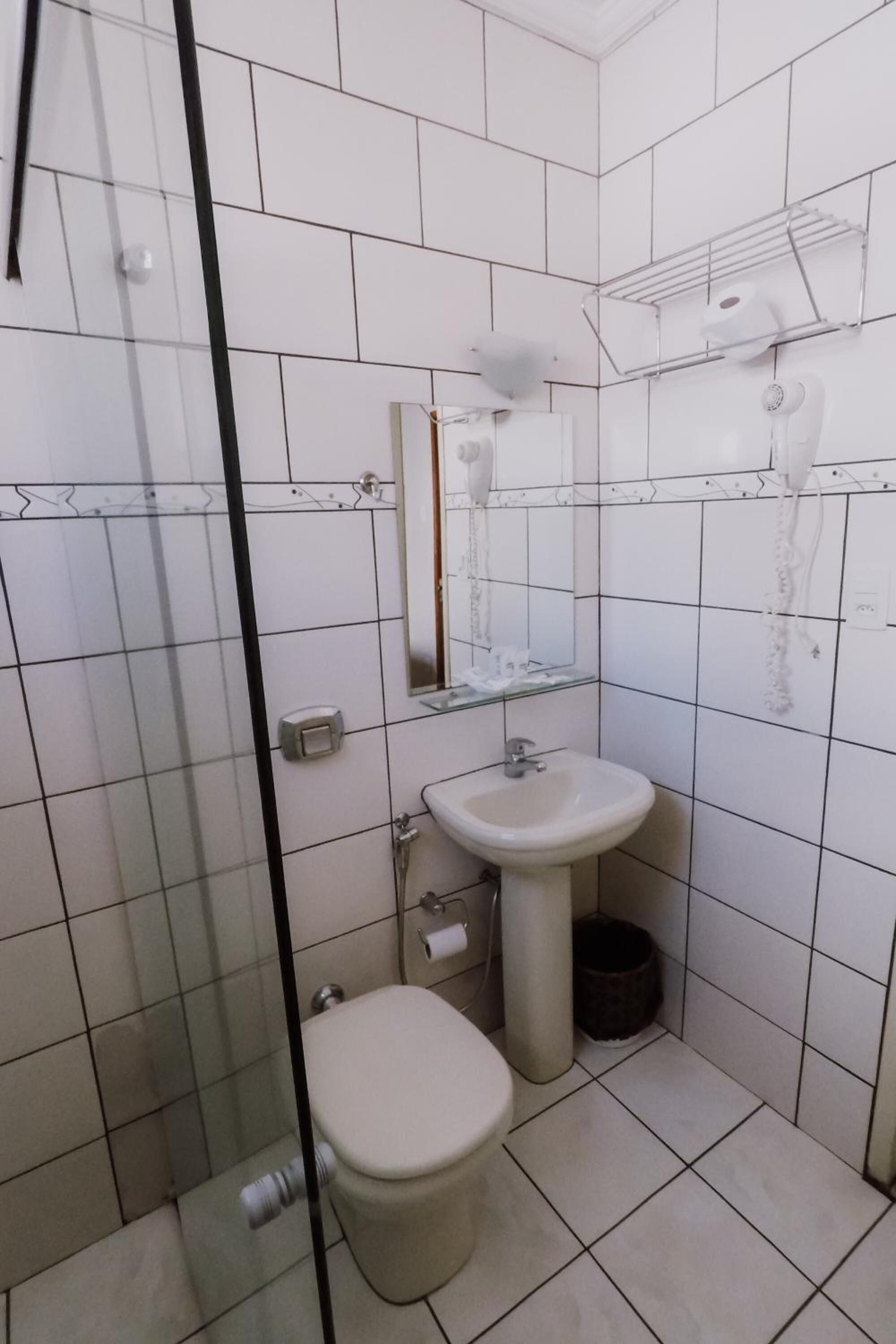 shower, rainfall showerhead, free toiletries, hair dryer