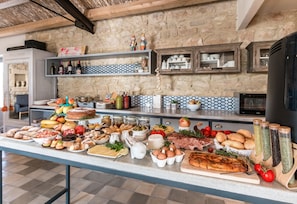 Daily continental breakfast (EUR 10 per person)