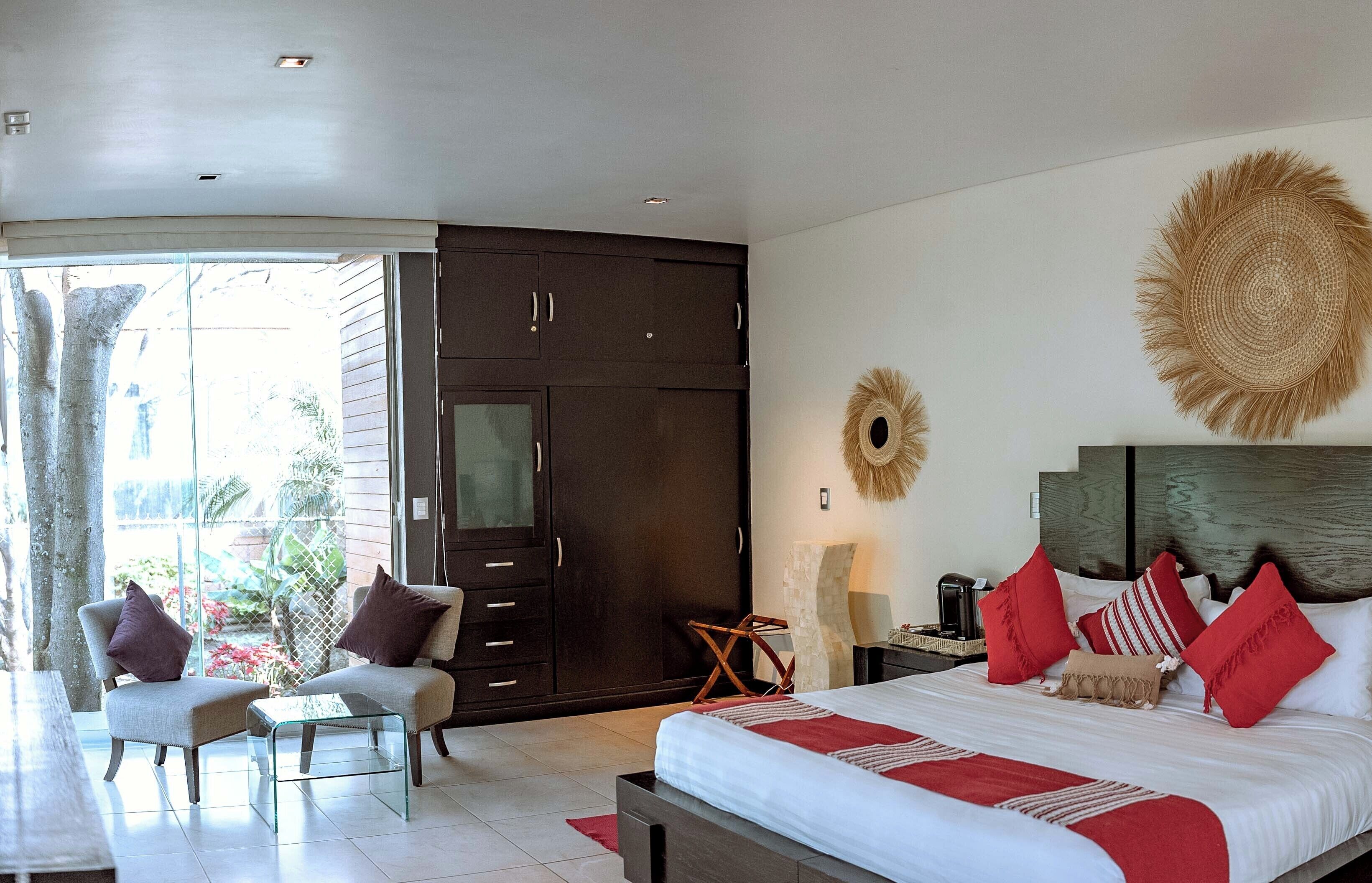 Romantic Room, 1 King Bed, Non Smoking | In-room safe, individually decorated, individually furnished