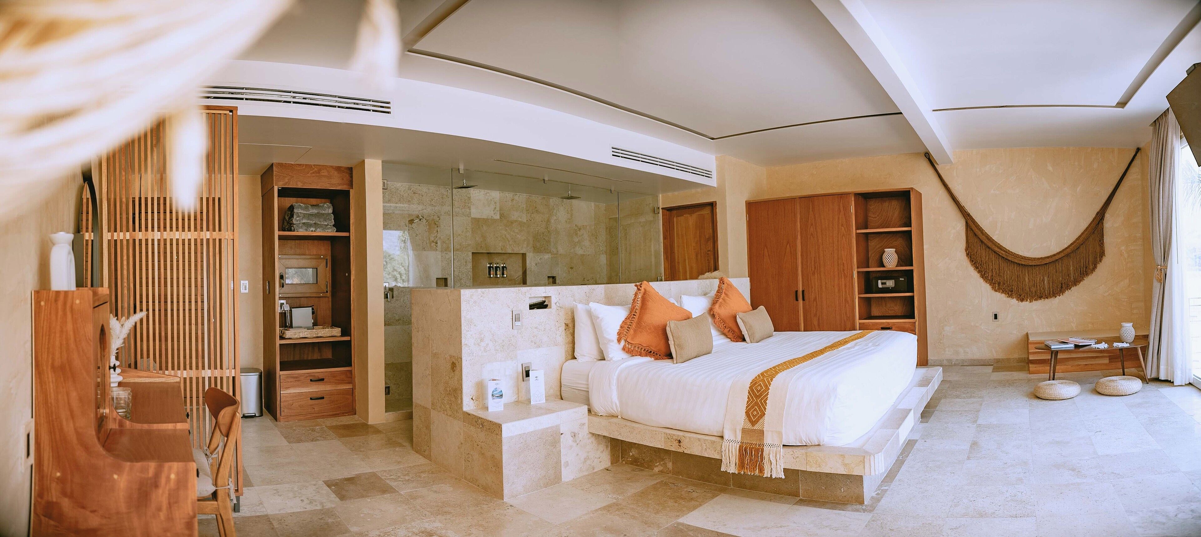 Suite – deluxe | Safe på rommet, individuelt dekorert og individuelt innredet