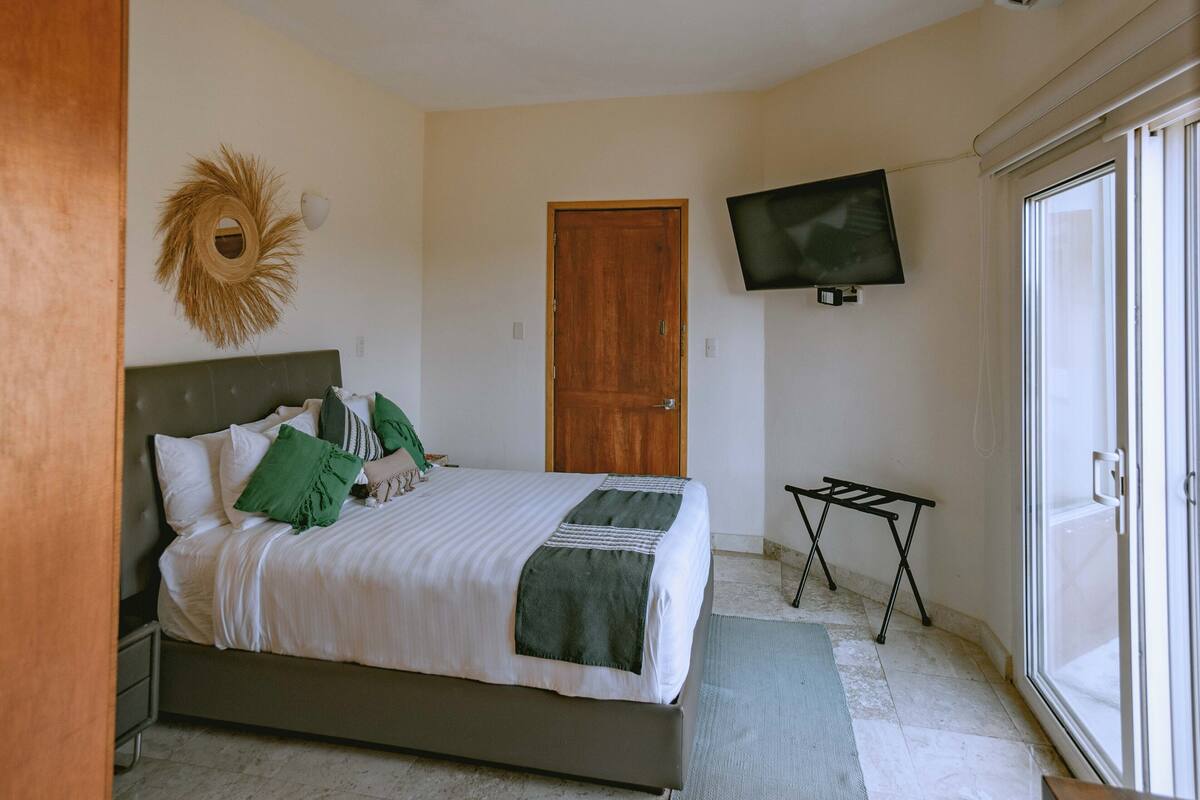 Standard Room, 1 Katil Kelamin (Double) | Peti besi dalam bilik, langsir/tirai gelap terus 