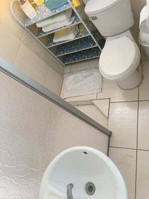 Familienapartment, 1 Schlafzimmer, Kochnische | Badezimmer