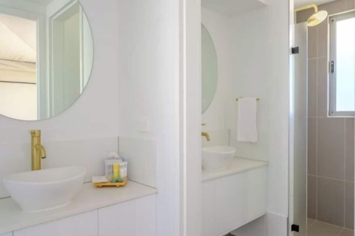 Bathroom | Shower, free toiletries, hair dryer, towels