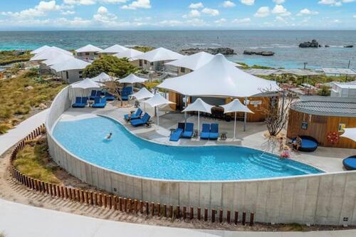 Outdoor pool, pool loungers