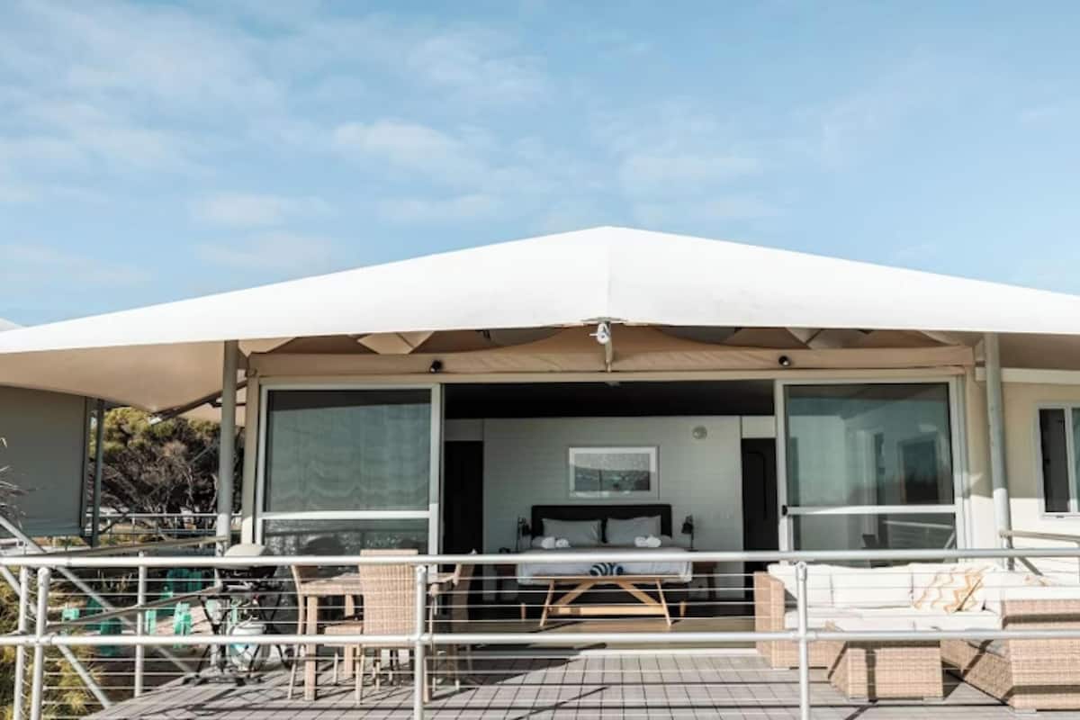 Deluxe Tent | Free WiFi, bed sheets