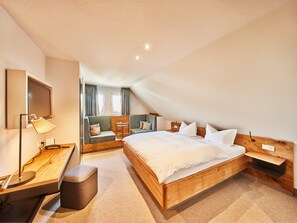 Rom – comfort | Allergitestet sengetøy, safe på rommet, skrivebord og barnesenger