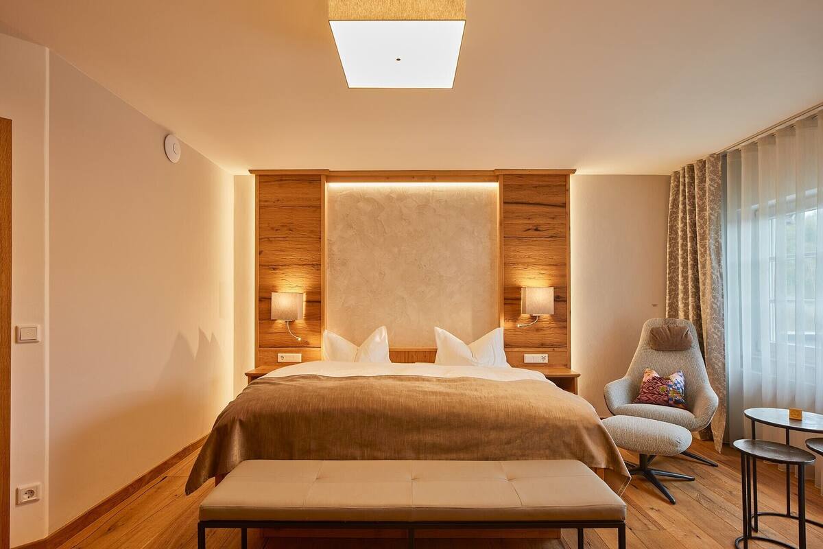 Superior Room (Plus) | Hypo-allergenic bedding, in-room safe, desk, cots/infant beds