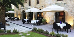 Outdoor dining - LOS Guardeses (Medio Cudeyo)