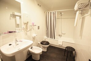 Bathroom - LOS Guardeses (Medio Cudeyo)