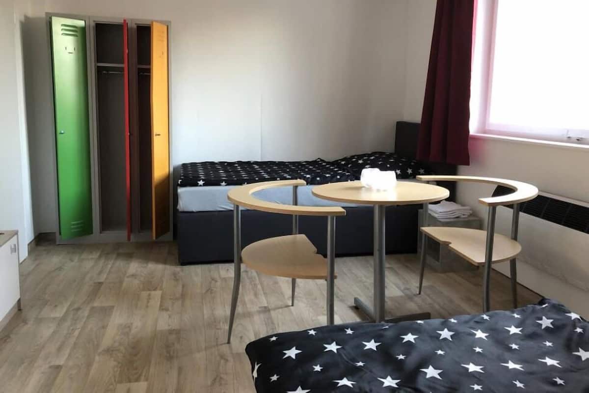 Economy Room, Shared Bathroom | In-room safe, desk, iron/ironing board (on request), WiFi (free)