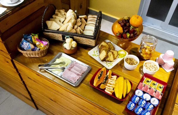 Buffet déjeuner gratuit tous les jours