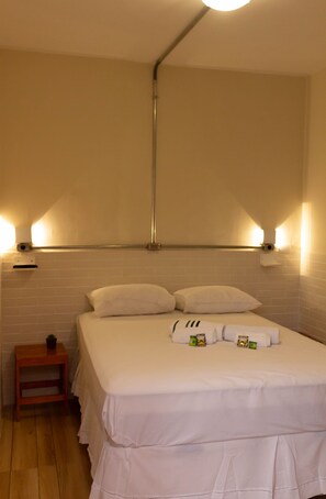 Chambre familiale, Plusieurs lits, accessible aux personnes à mobilité réduite | 4 chambres, accès au Wi-Fi (inclus), literie fournie