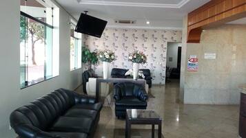 Área de estar no saguão