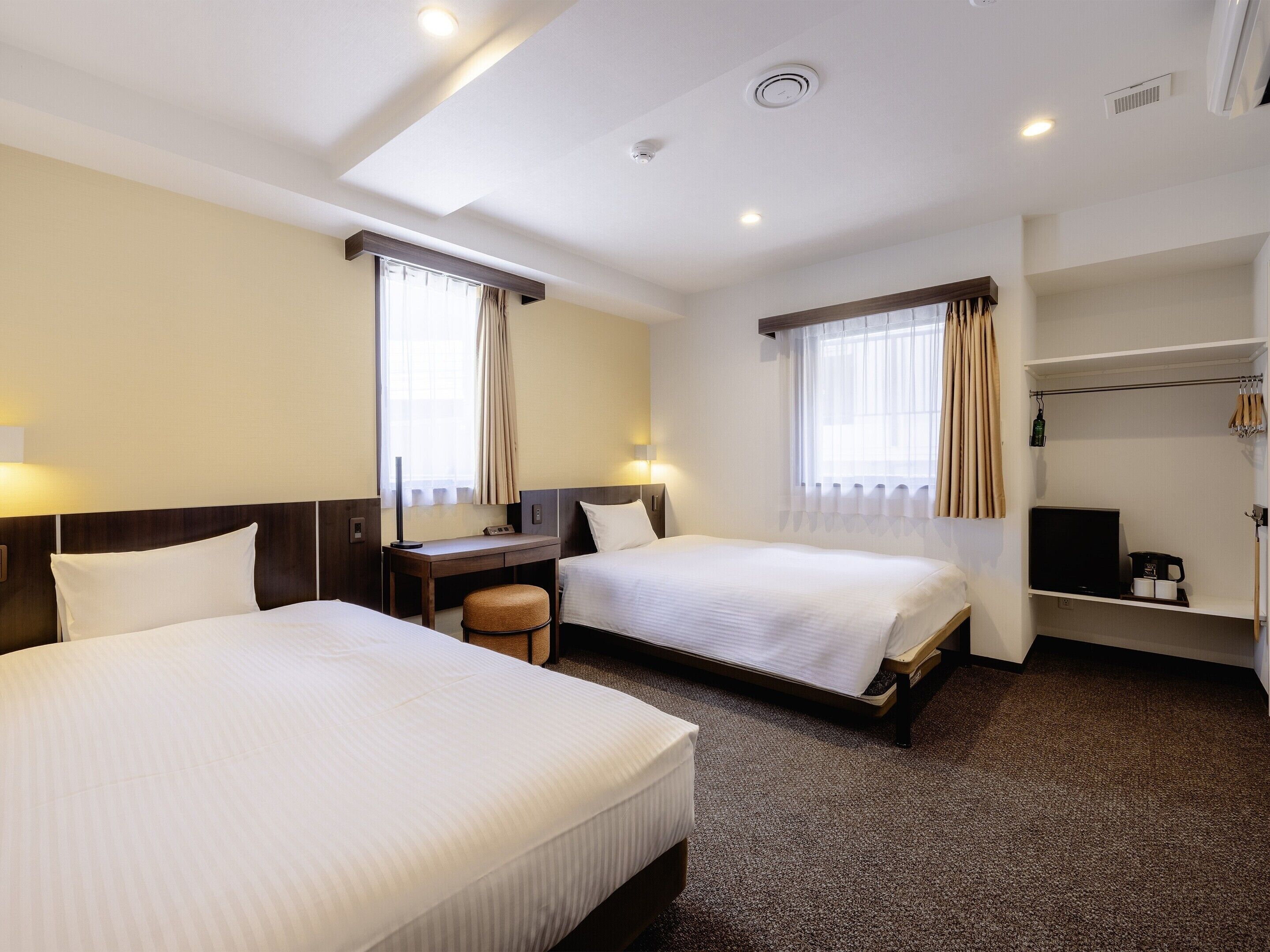 Safe på rommet, blendingsgardiner, lydisolert og wi-fi (inkludert)