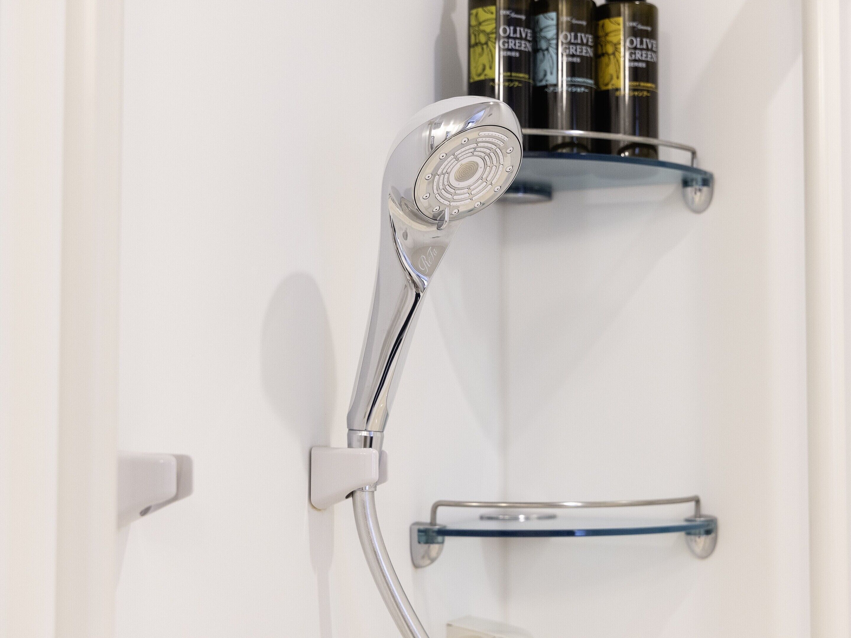 combined shower/bathtub, free toiletries, hair dryer, slippers